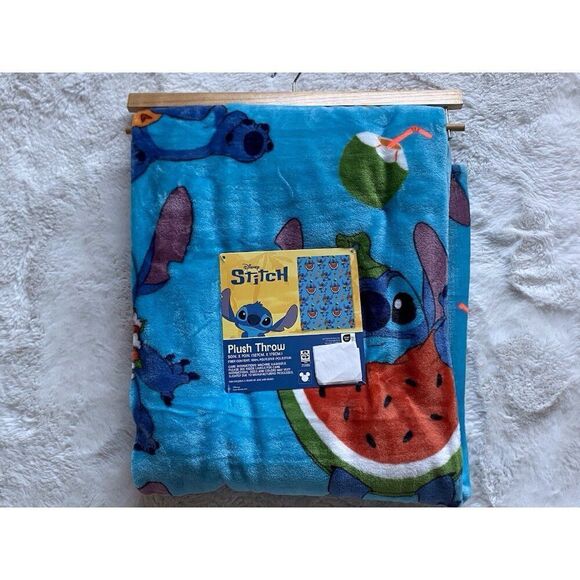 Disney Stitch Tropical Pineapple Coconut Soft Throw Blanket 50” X 70" Blue NEW - Picture 9 of 13